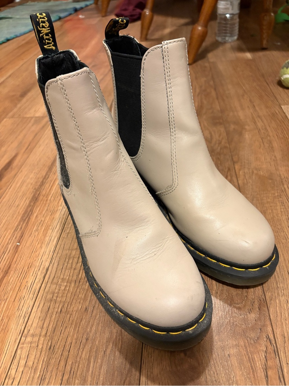 Dr. Martens Cadence Chelsea Boot in Natural Size 42/10L